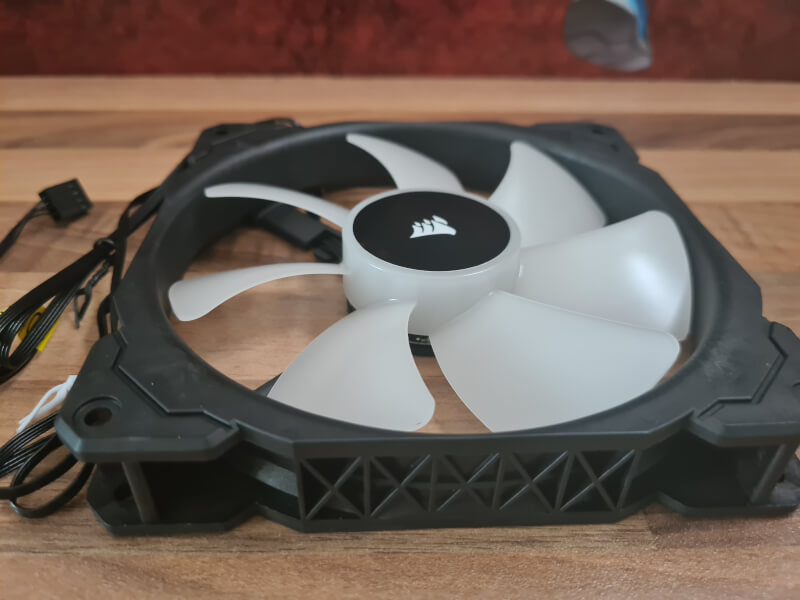 iCUE H170i Cooler watercooler AIO ML140 Elite Corsair all-in-one 420mm RGB Capellix.jpg